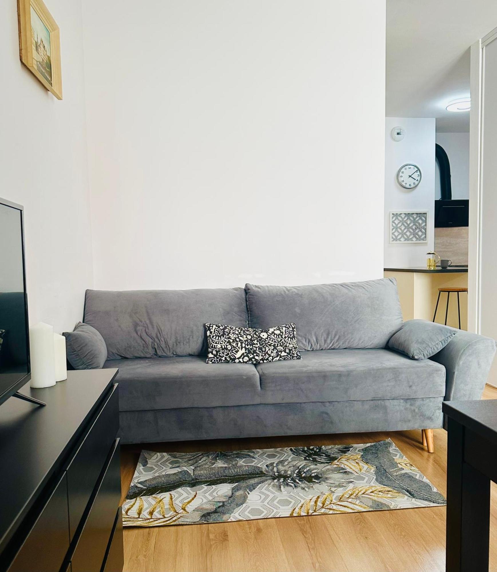 Apartment Male Garbary 8 *
